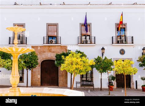 El Misterio de la Capilla del Palacio de Zafra: Un Viaje Visual al Siglo XI